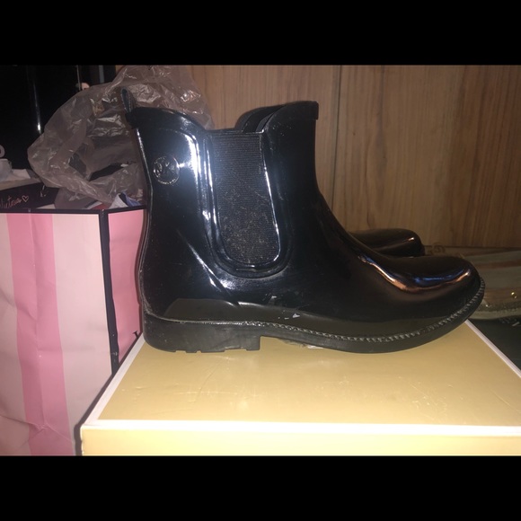 - MK Rain boots - Picture 3 of 6